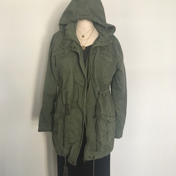 Utility camo green jacket with tie adjustments - Picture 2 of 5